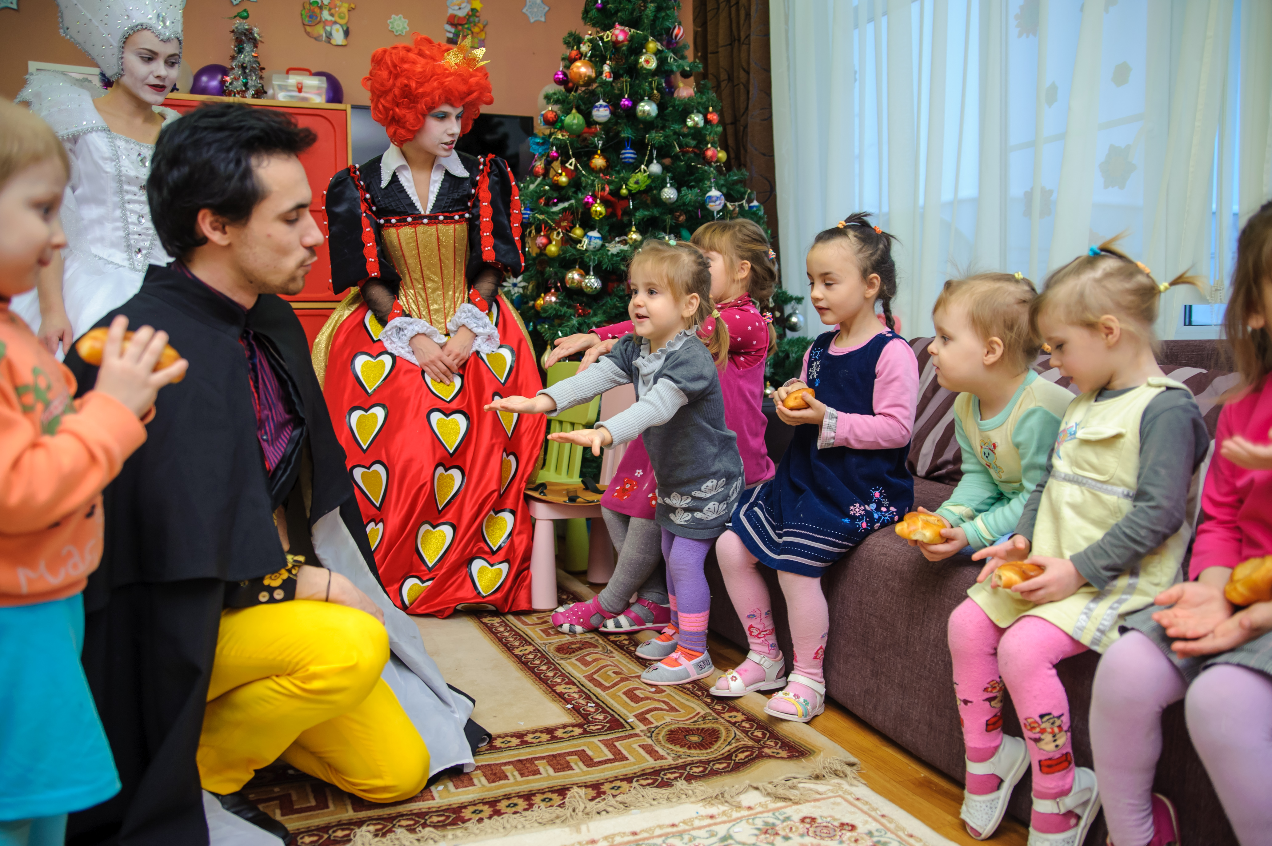 «Европласт» подарил детям праздник